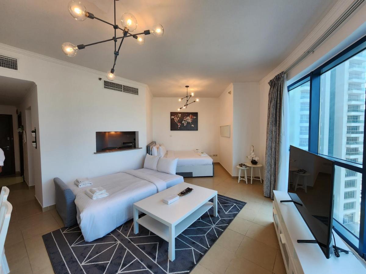 Bright & Valuable, Close To Metro Station Dubai Exterior photo